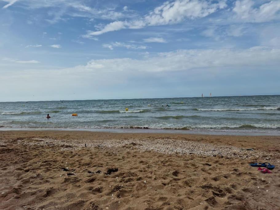 Confortable Situe En Front De Cabourg